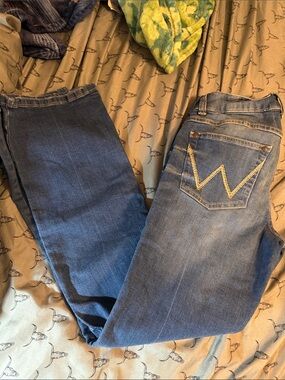 Wrangler Women's Dark Blue Skinny Jeans with Signature W Pocket Stitch